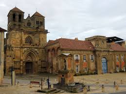 Souvigny place église cité médiévale